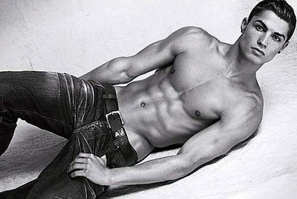 http://www.lesitedelevenementiel.com/wp-content/uploads/2010/09/cristiano-ronaldo-armani.jpg