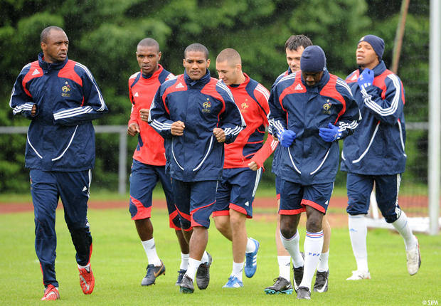 http://www.lesitedelevenementiel.com/wp-content/uploads/2010/11/Equipe-France-football.jpg