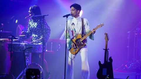 http://www.lesitedelevenementiel.com/wp-content/uploads/2011/05/Prince_stade_defrance_30_juin.jpeg