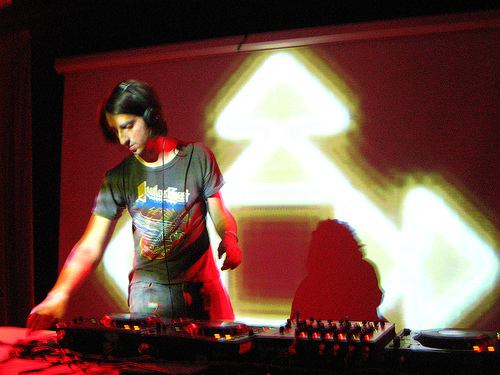 http://www.lesitedelevenementiel.com/wp-content/uploads/james_holden.jpg