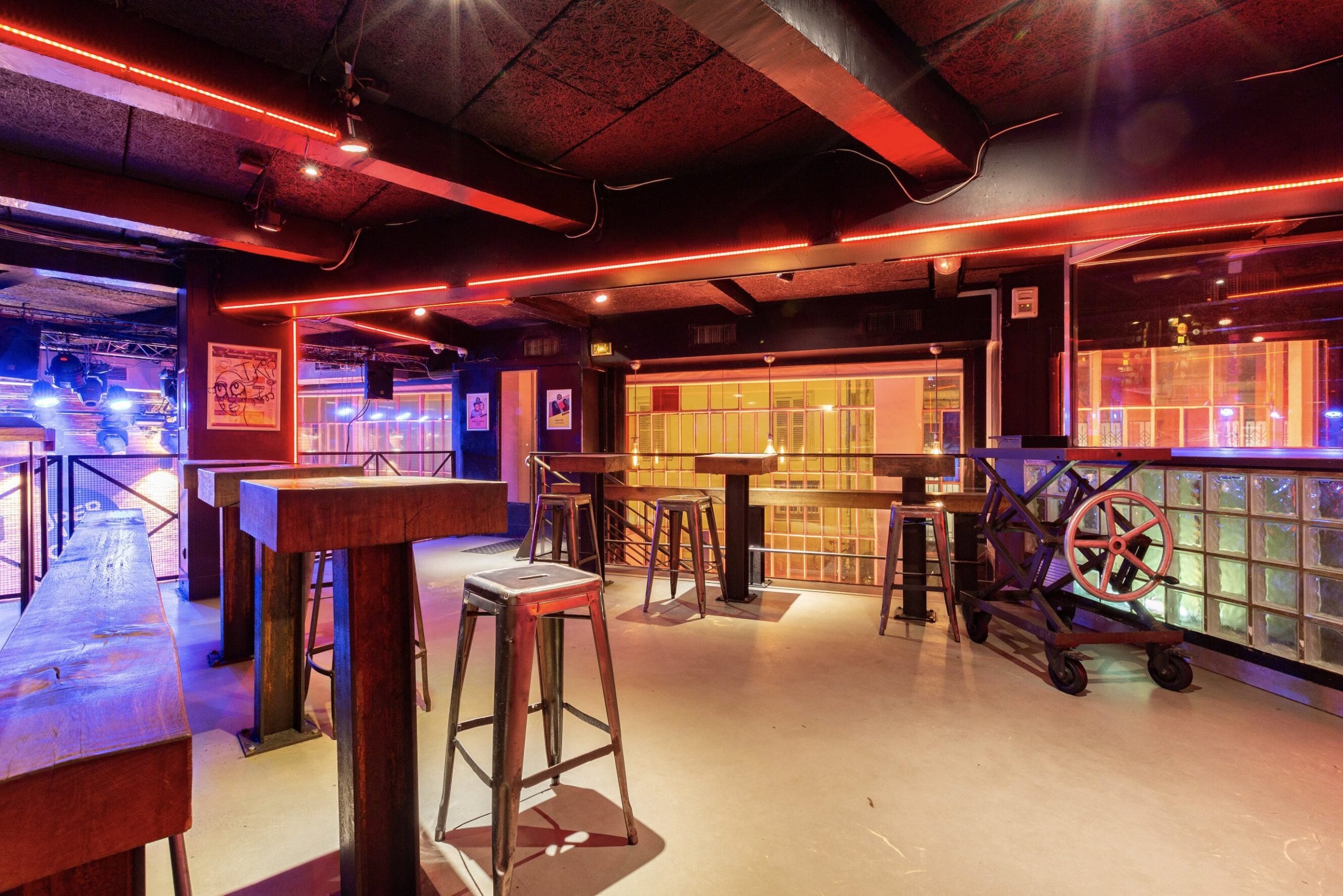 Privatisation/Location, Le Supersonic, Paris 12e