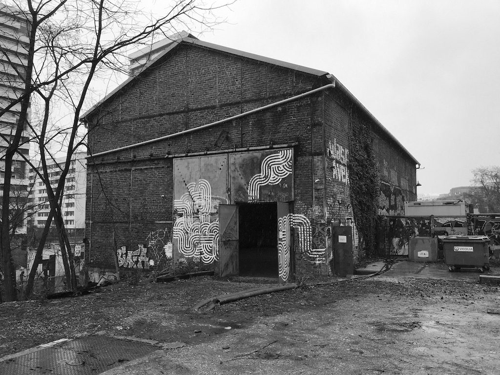 Hangar industriel désaffecté