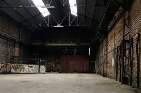 Hangar industriel désaffecté