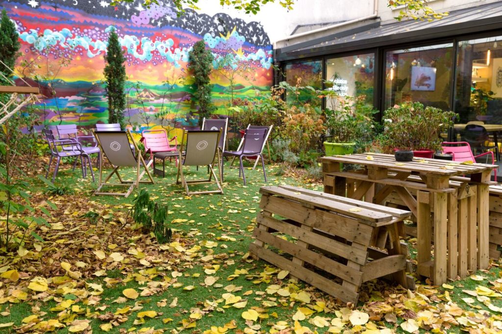 maison avec verrière et jardin