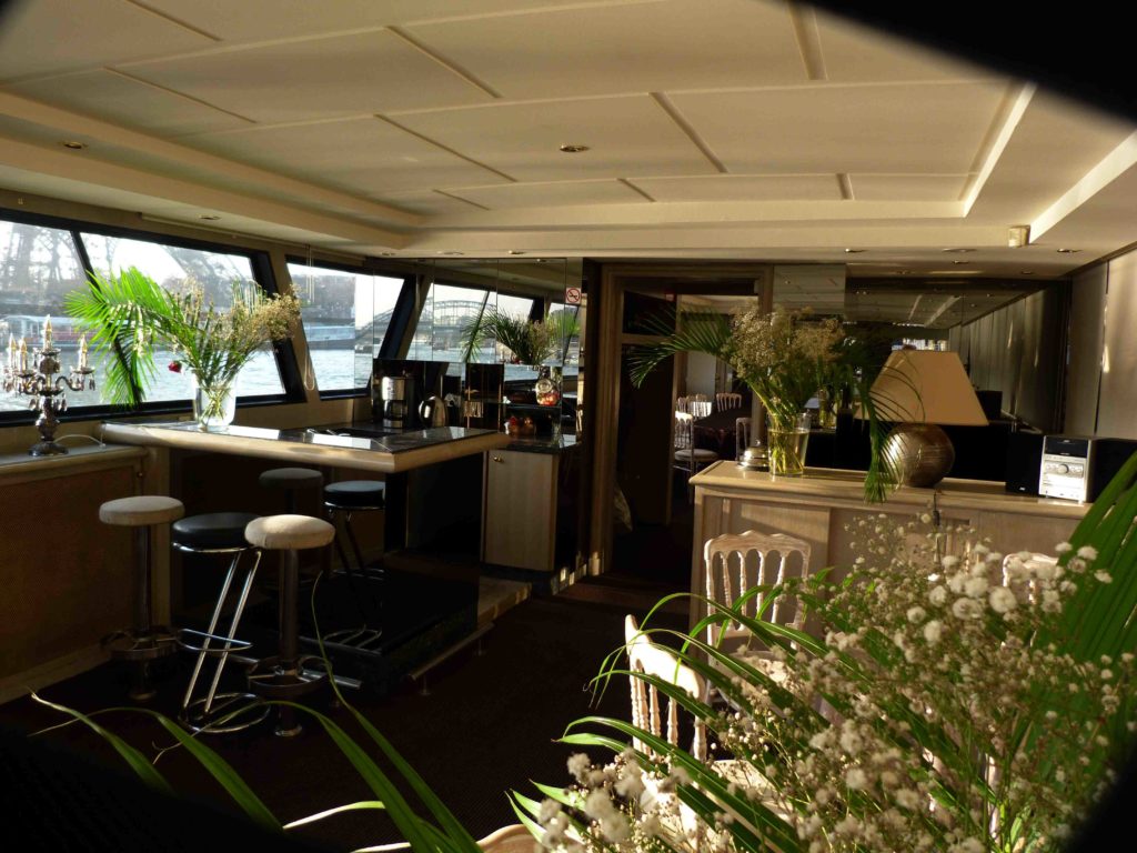 péniche navigante tour eiffel