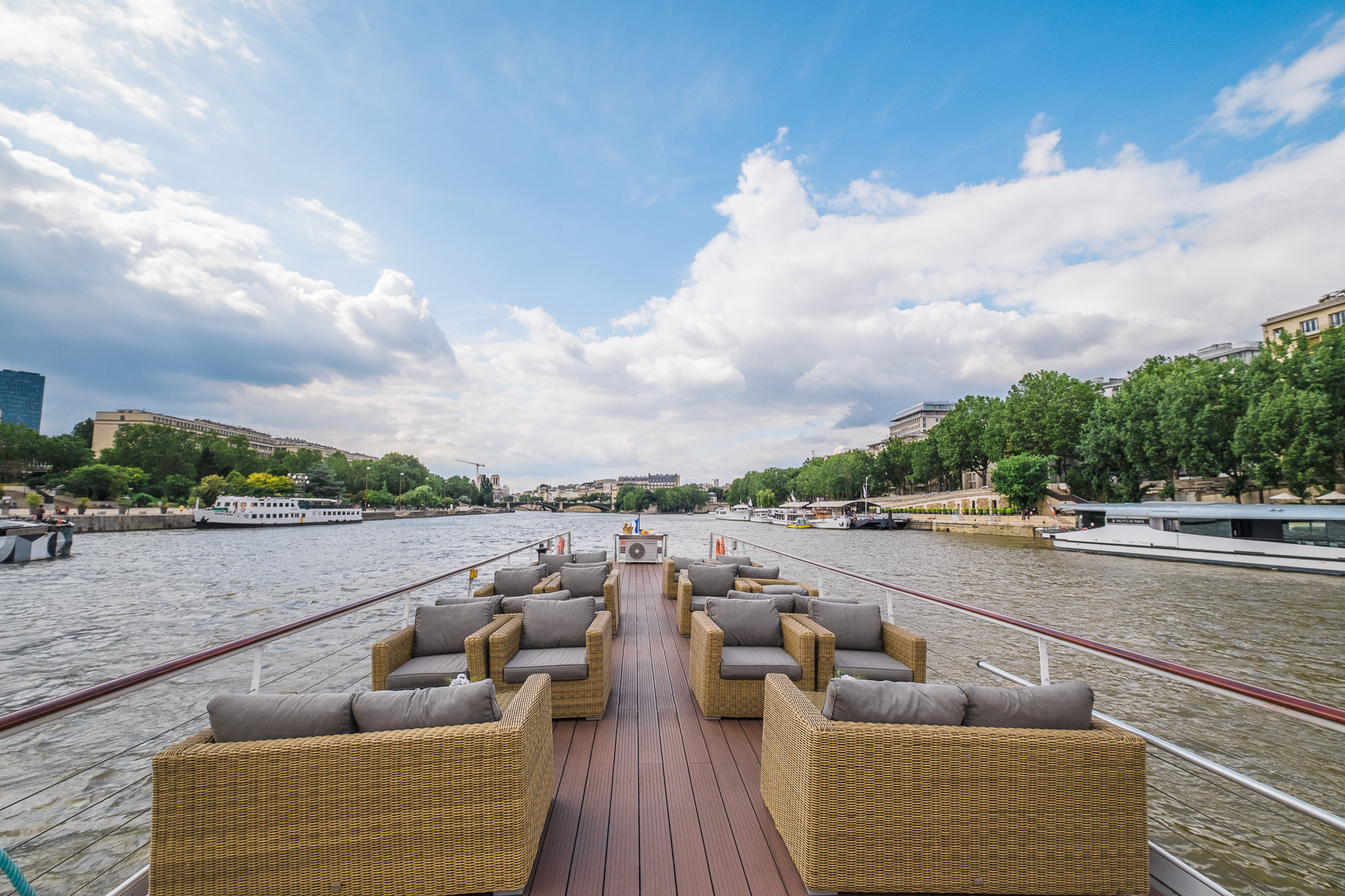 Soirée d'anniversaire inoubliable avec les Yachts de Paris